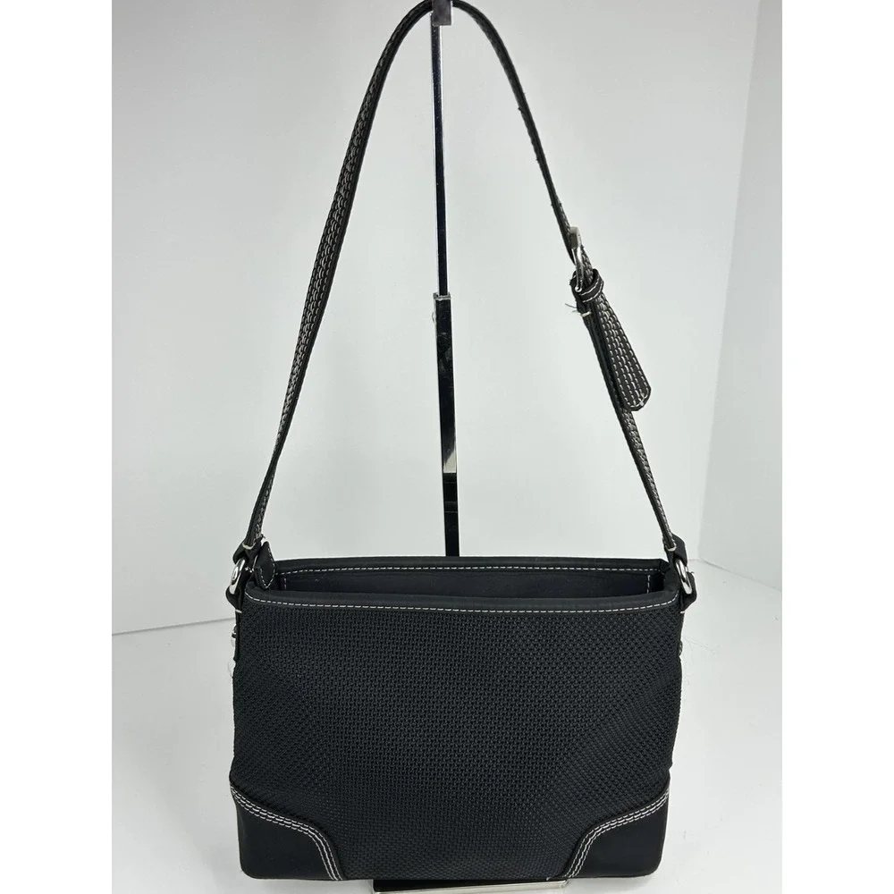 The SAK Black Waffle Structured Purse Medium Single Strap Pockets‎